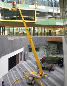 南山高空作業(yè)車、升降機(jī)與腳手架租賃 深圳本地服務(wù)與貨梯制造全解析